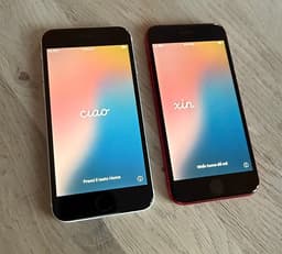 2 st iPhone SE (2nd gen) – 64 GB – Röd & Vit – Som nya