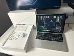 Macbook Pro 2018 | 8GB |250GB| Touch Bar