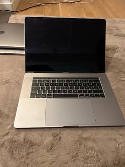 MacBook Pro säljs för billig (Defekt)