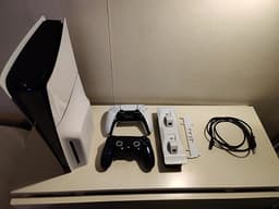 Säljer ps5 slim disc i bra skick.