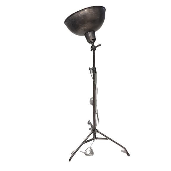 Golvlampa på ben Watt & veke