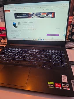 Lenovo IdeaPad 3 Laptop 15,6 tum svart