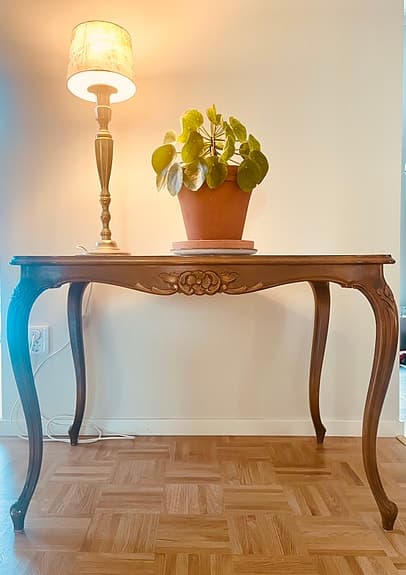 Antikt sidobord/hallbord i mycket gott skick