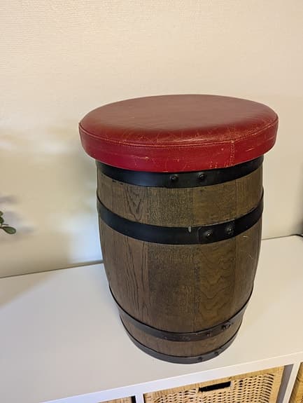 Gammal tunna. Använd som pall