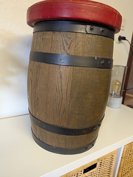 Gammal tunna. Använd som pall