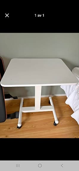 Höj- och sänkbart bord med hjul vit