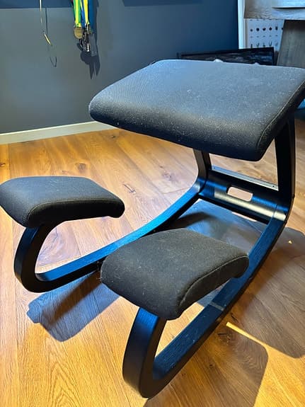 Varier knästol original i svart ask