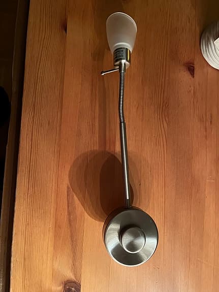 Ikea Vägg lampa med Dim ljus man kan vika runt lampan i olika lägen