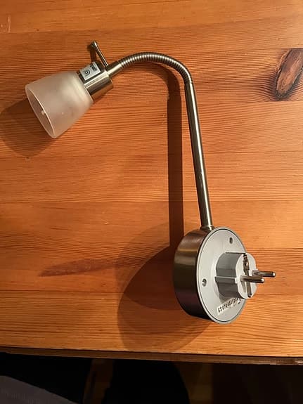 Ikea Vägg lampa med Dim ljus man kan vika runt lampan i olika lägen
