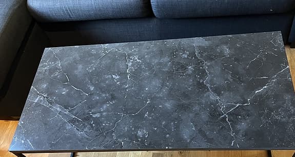 Svart Marmorerat trä och metall rektangulärt bord/mio