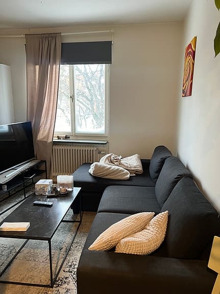 Svart Marmorerat trä och metall rektangulärt bord/mio