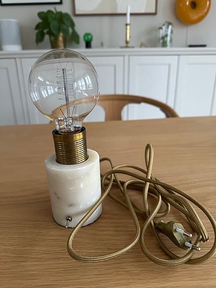 Bordslampa i marmor, Watt&Veke