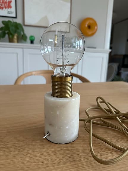 Bordslampa i marmor, Watt&Veke