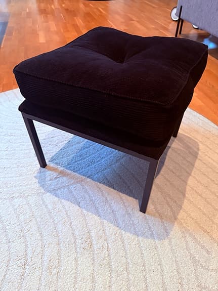 Sentado pall tyg svart/metall svart