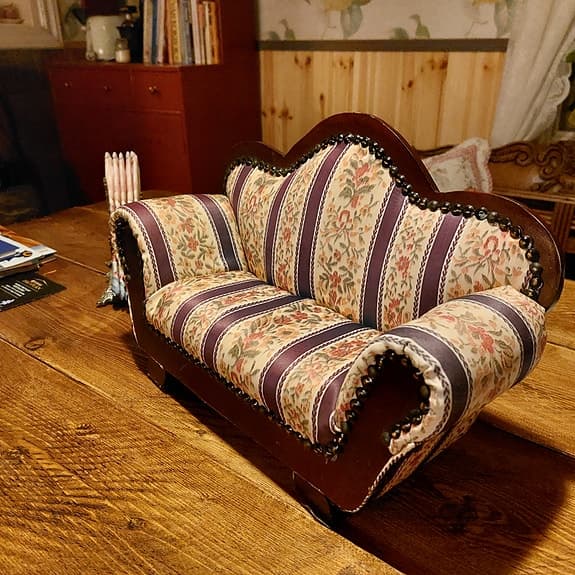 Prydnadssoffa i gammal stil