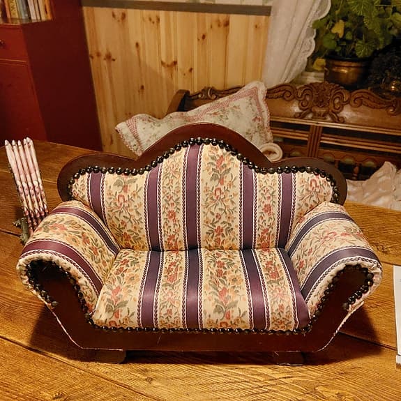 Prydnadssoffa i gammal stil