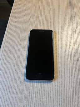 Apple iPhone SE (2-3 gen) 64 GB Vit med skal