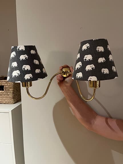 Svenskt Tenn Josef Frank Vägglampa 2335 med lampskärmar Spänd 2332