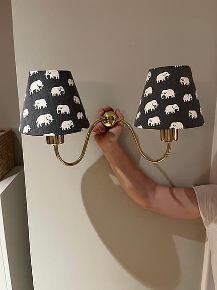Svenskt Tenn Josef Frank Vägglampa 2335 med lampskärmar Spänd 2332