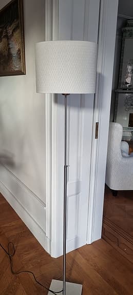 Golvlampa höj och sänkbar. (Ikea Aläng)