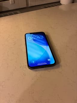 Apple iPhone 12 Pro 128 GB + 3 skal & laddare
