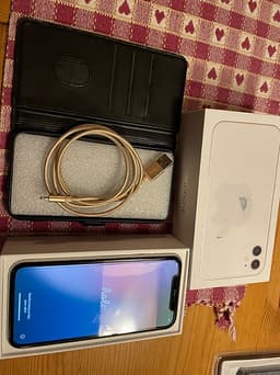 iPhone 11 - komplett, bra skick.