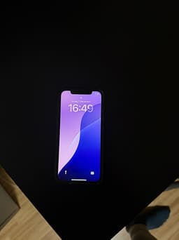 iPhone 12 – fungerar perfekt, sprucken backskärm