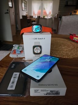 Samsung s21FE + HonorWatch 4 smartwatch