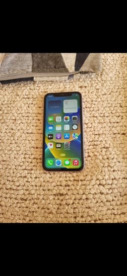 iPhone 11 128gd olåst