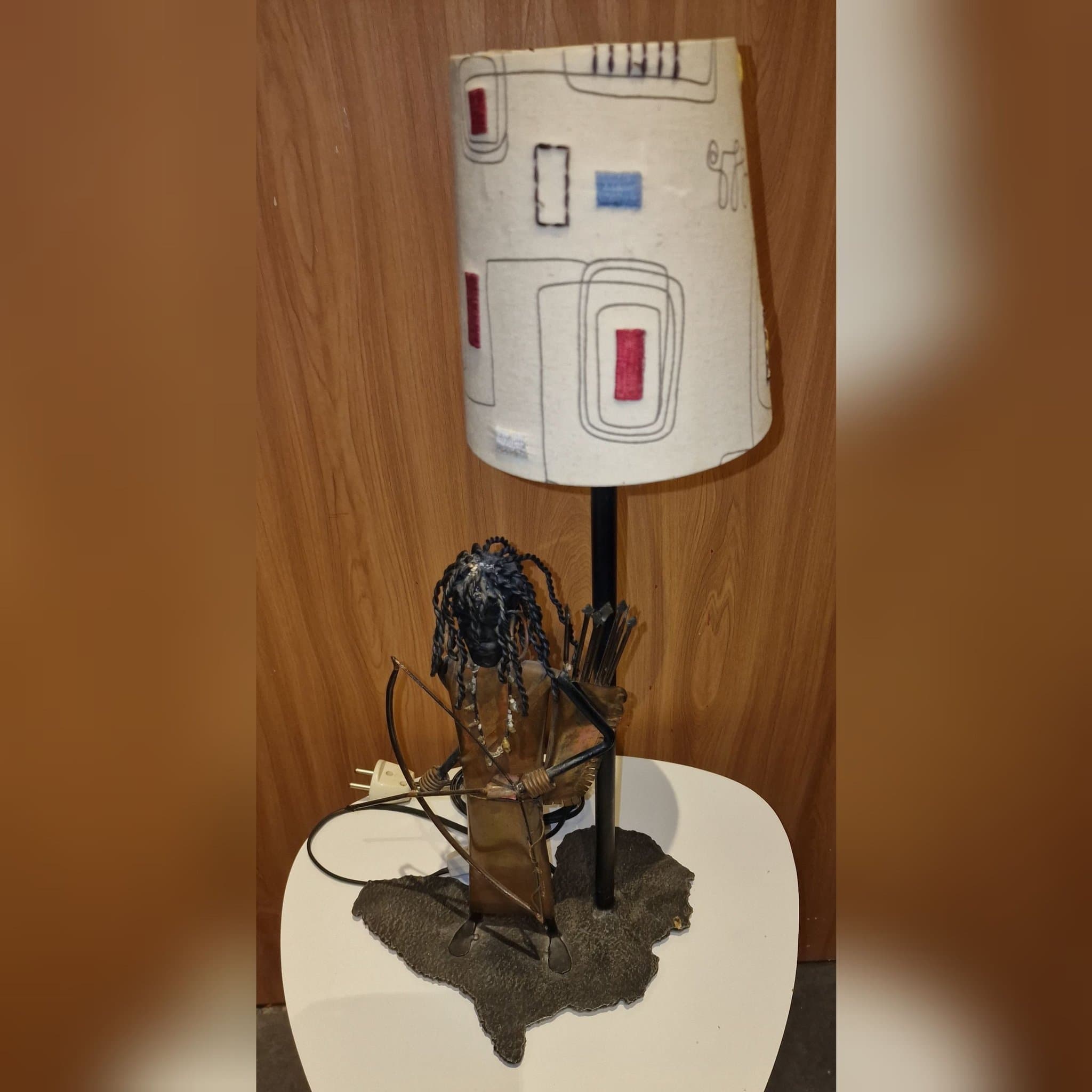 Antik ~ Afrikan koppar table Lamp ~ Använd för Modern Living Room~ Art Deco