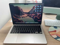 MacBook Air M2 13 – Fint skick, kvitto & kartong