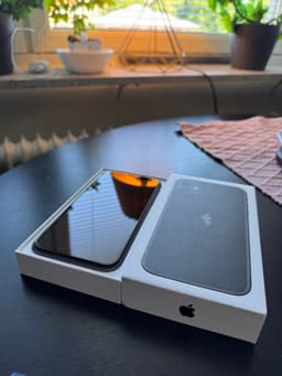 iPhone 11 64GB/olåst/nyskick