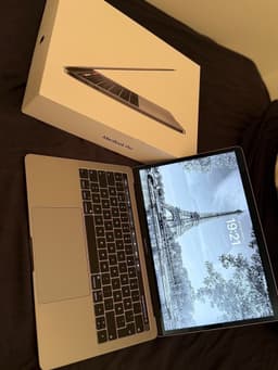 MacBook Pro 13” Touch Bar – Mycket fint skick