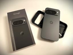 Google Pixel 10 Pro 128GB Svart - inkl. skal och skärmskydd