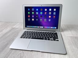 Apple MacBook Air 13.3-tums modell A1466. (2015)