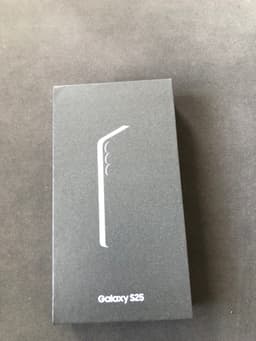 Samsung Galaxy S25 mörkblå