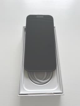 iPhone 16 Pro 256gb och AirPods Pro 2nd Gen