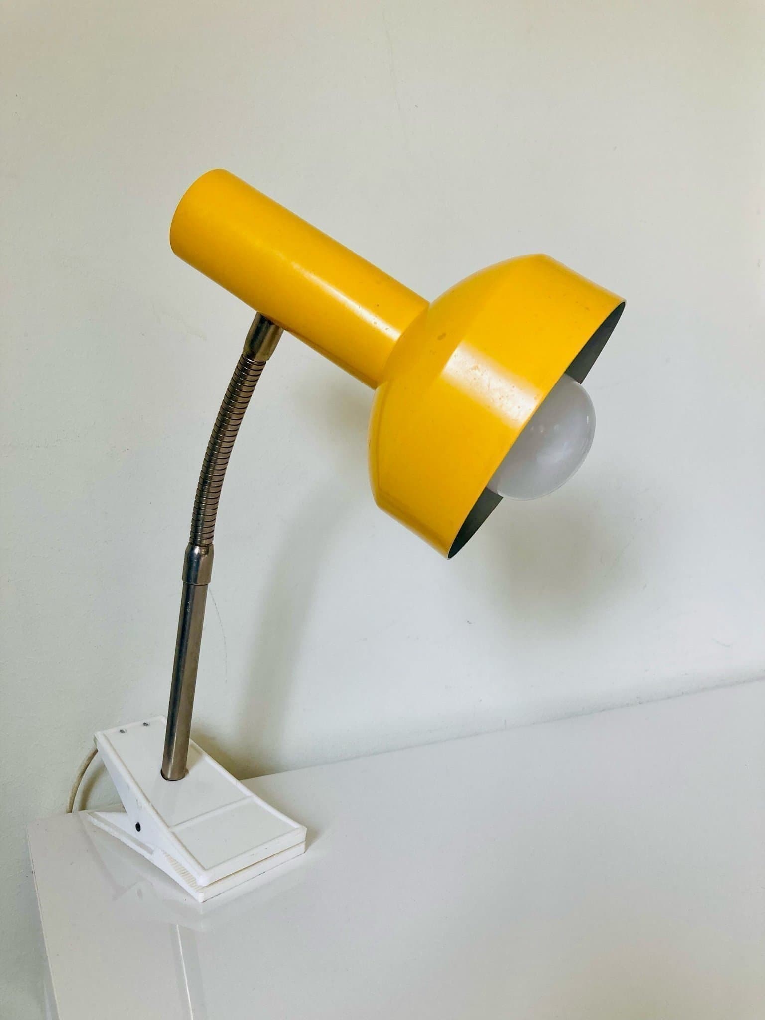 Fin design LAMPA i gullackad plåt, 1960-tal, vintage, GUL