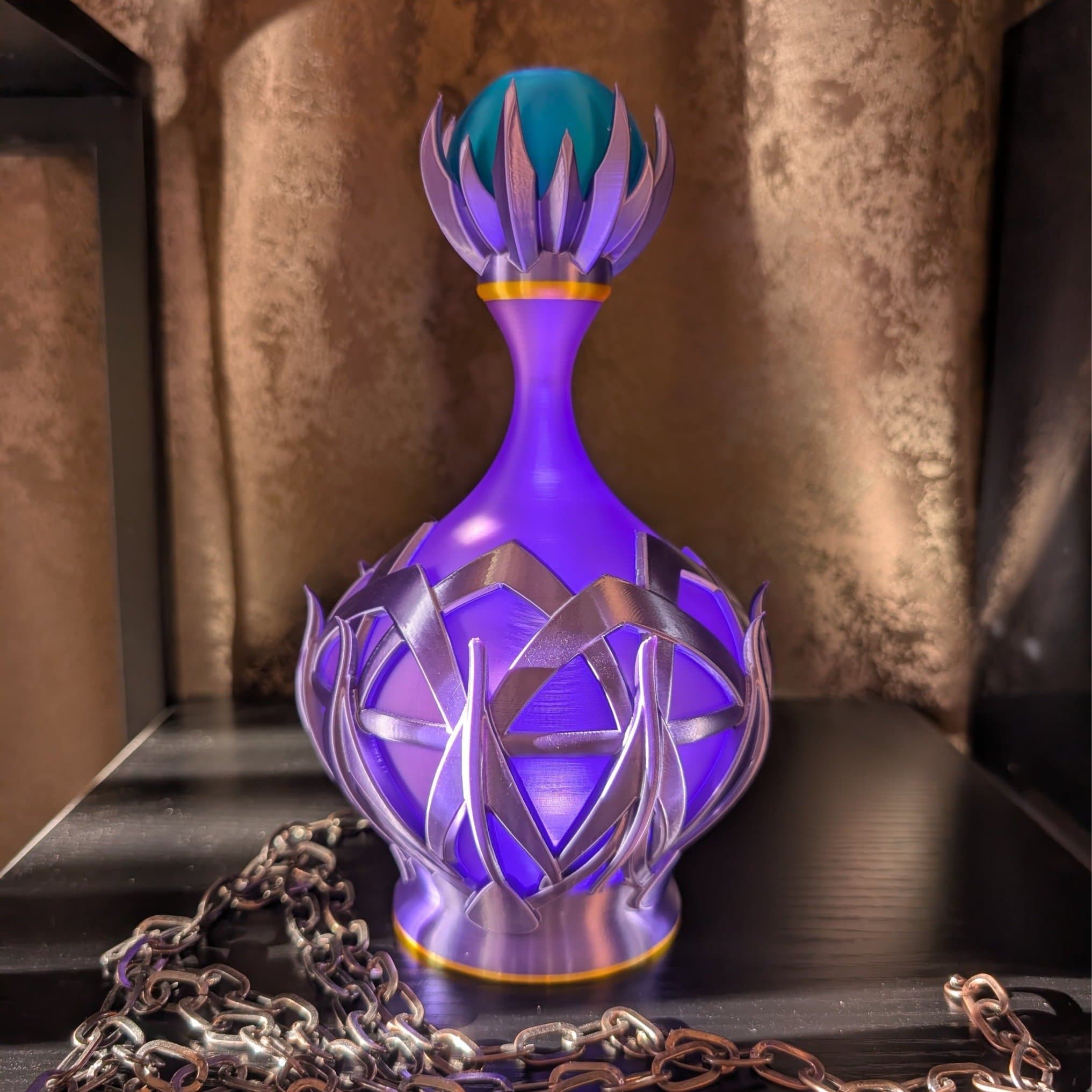 Dekorativ nattlampa / mysbelysning, Potion Bottle (egen design, Purple Lotus)