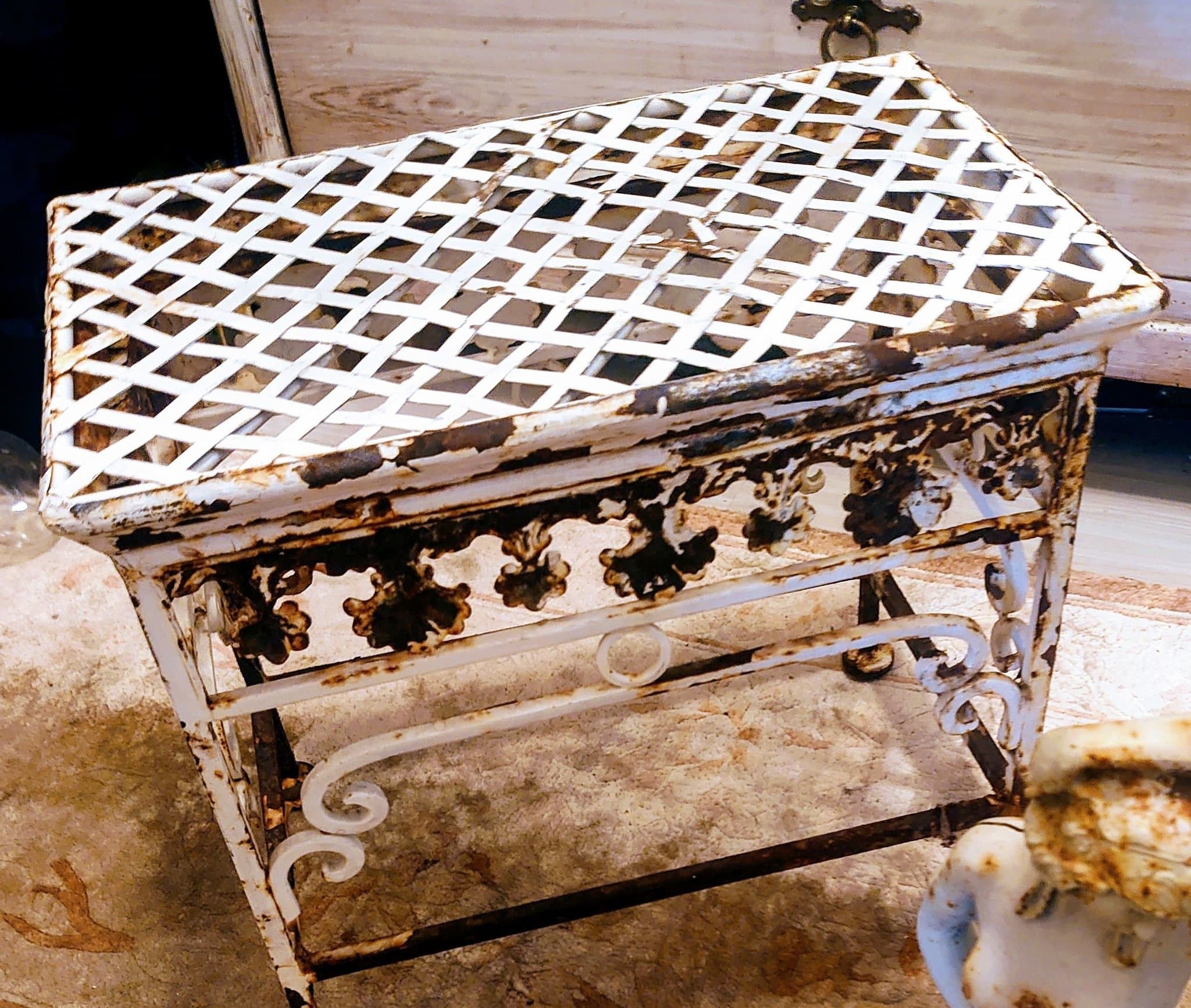 VINTAGE BORD I SMIDE