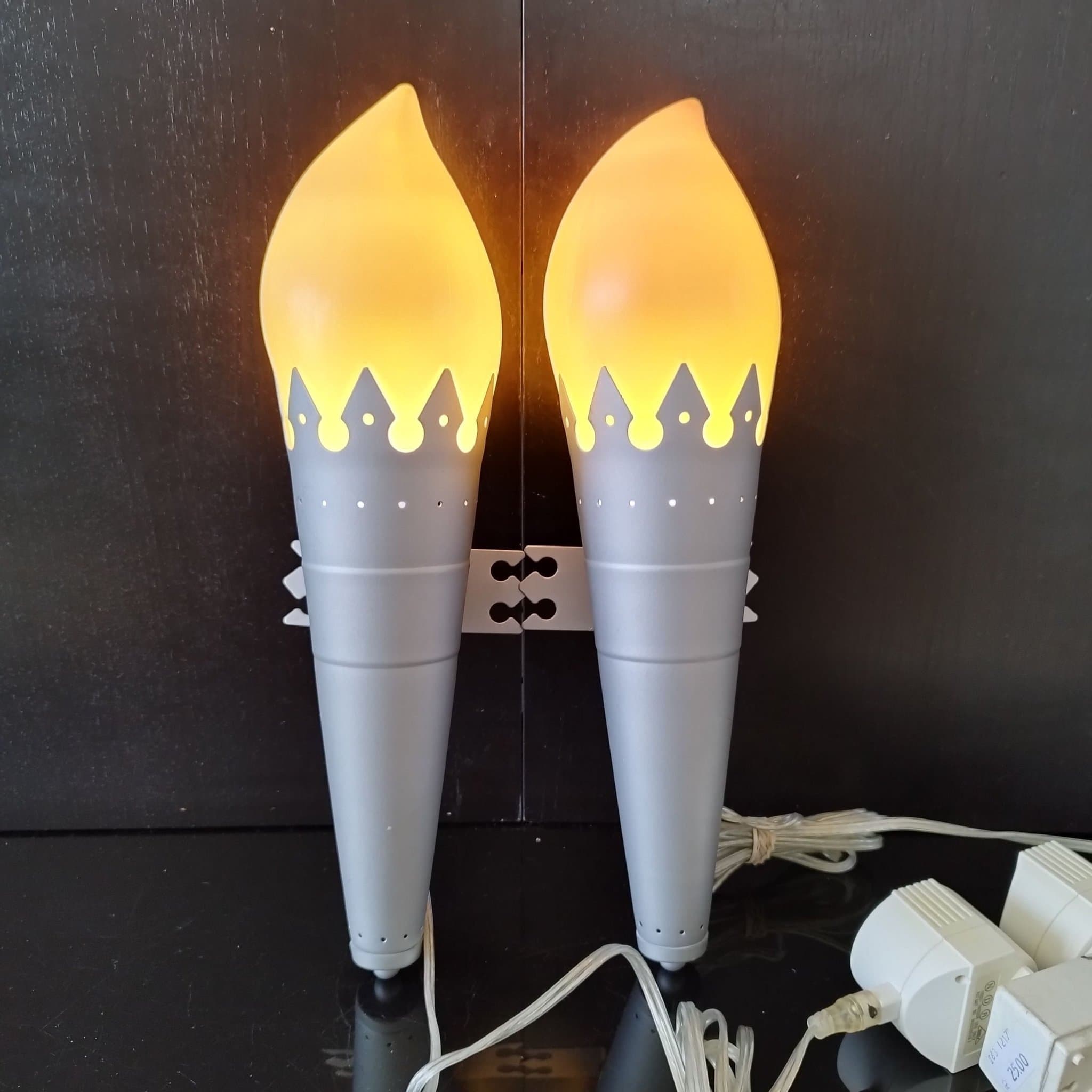 Vägglampor ett par facklor IKEA retro-vintage 1800-tal i plast och metall.