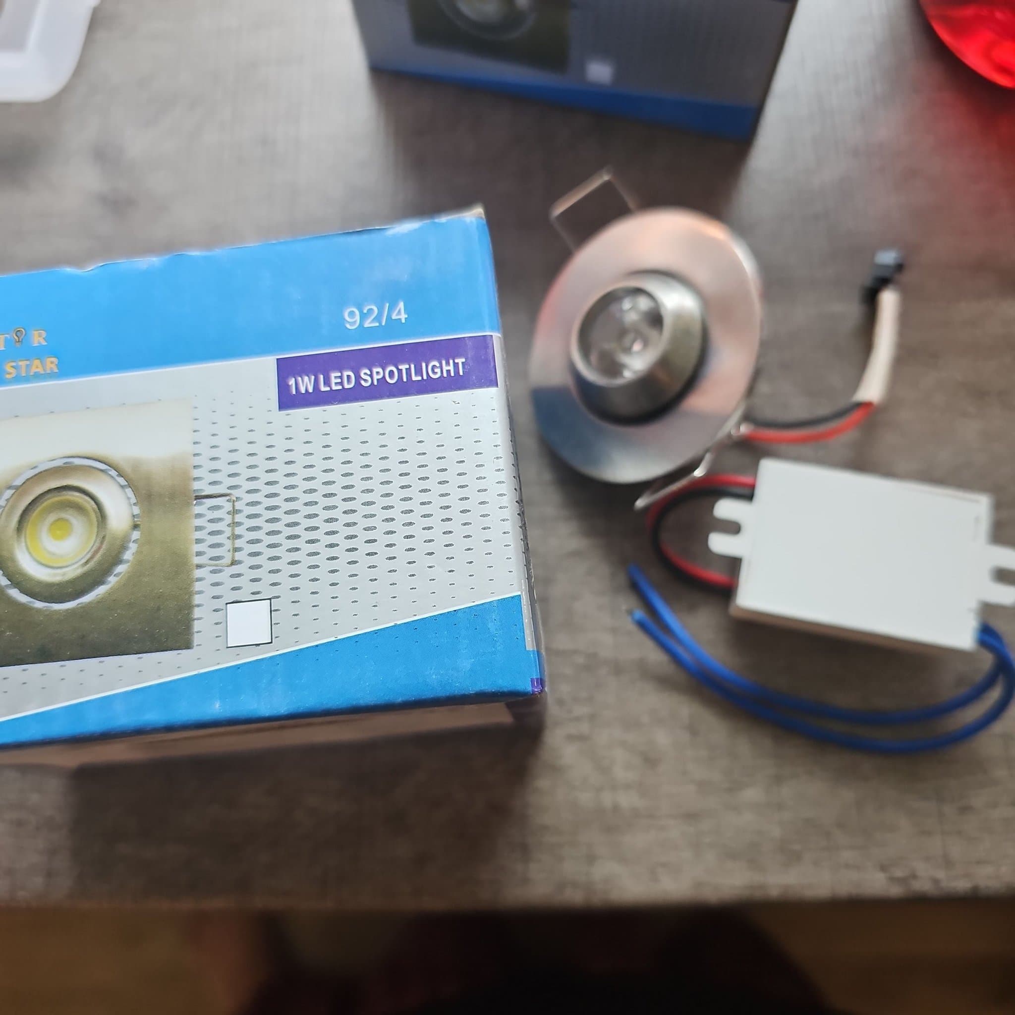 10st 1W LED Spotlight med laddare