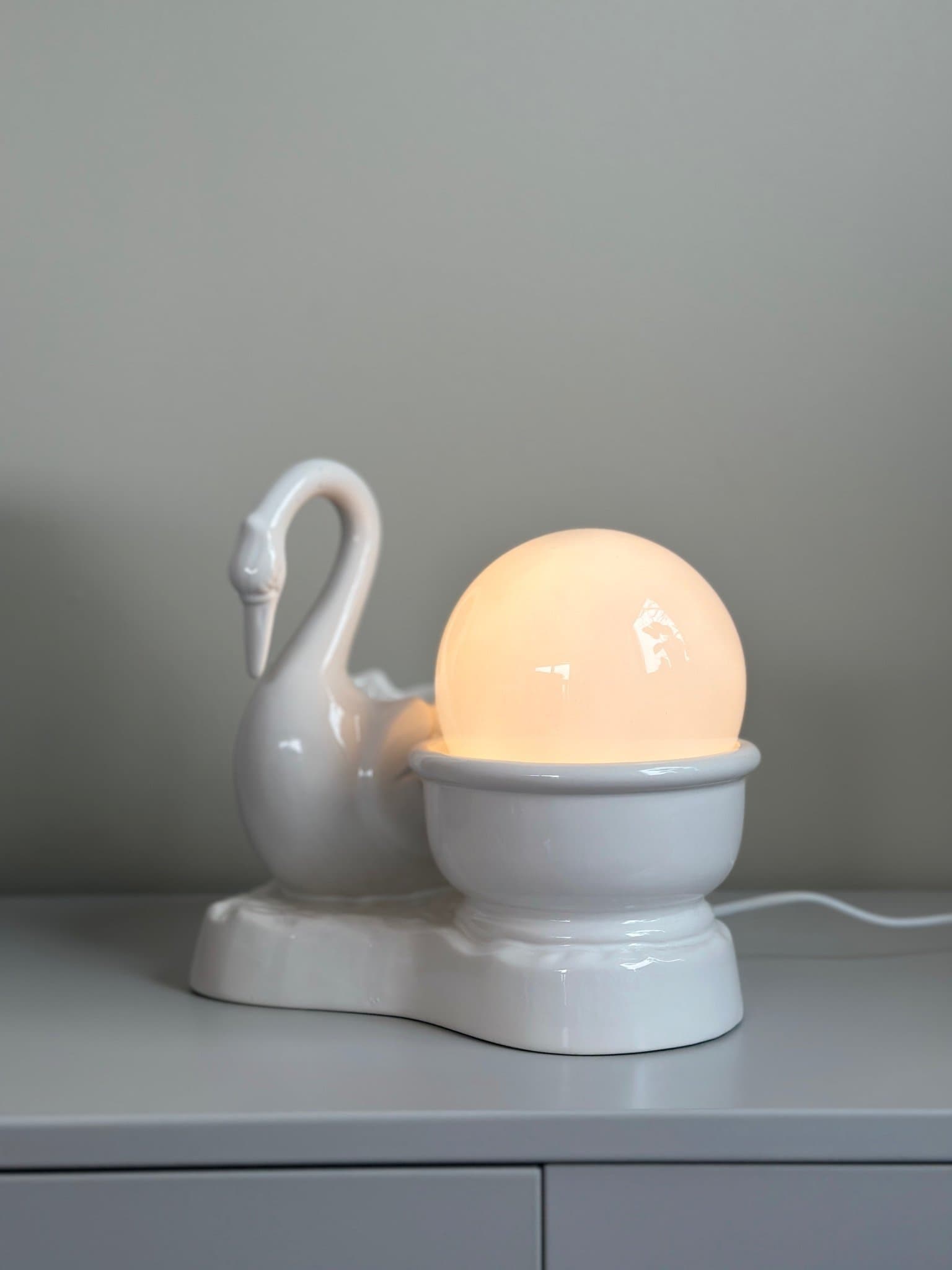 Vintage svanlampa i porslin & opalglas