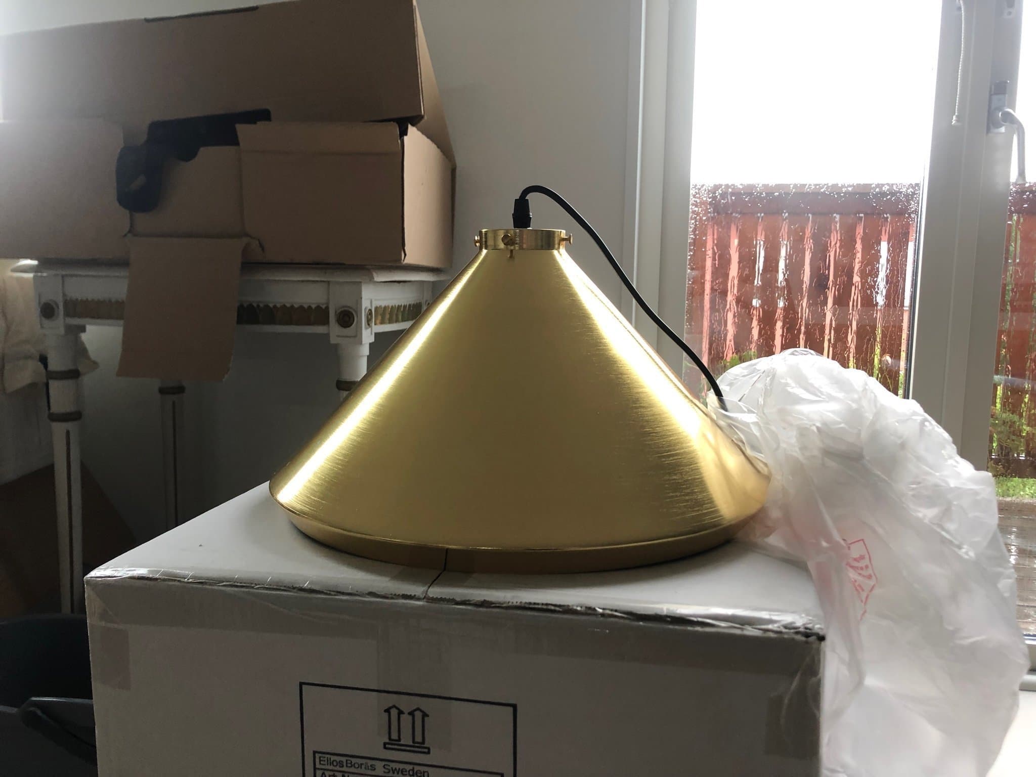 Guld guldig lampa taklampa Ellas jotex mässing