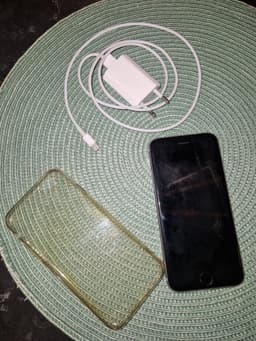 iPhone 6s +Laddare & Skal