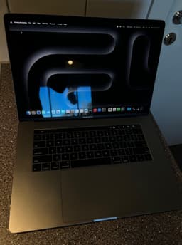 MacBook Pro 15” 2019– i7, 16GB RAM, 500GB SSD