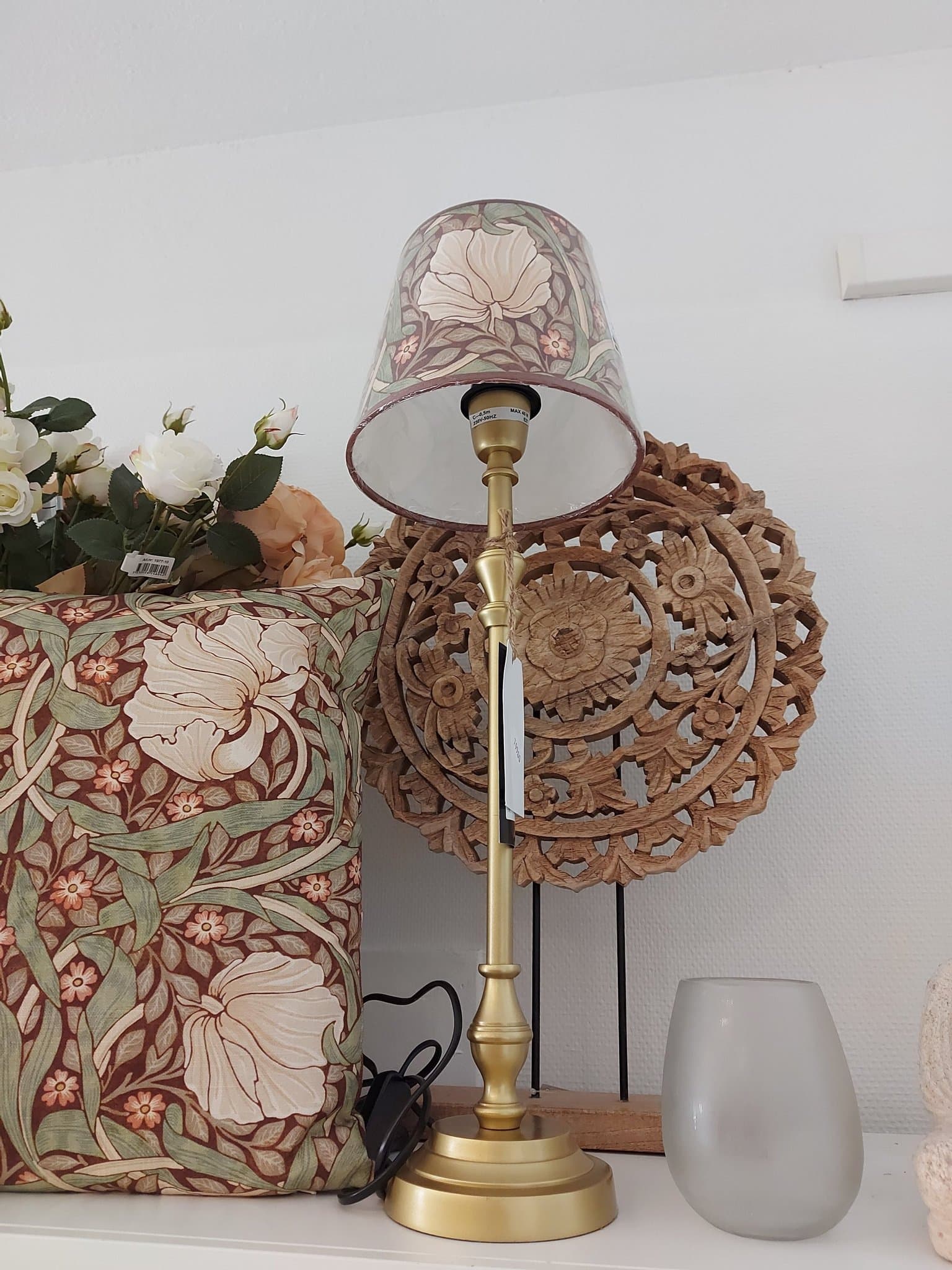 Bordslampa med William Morris lampskärm