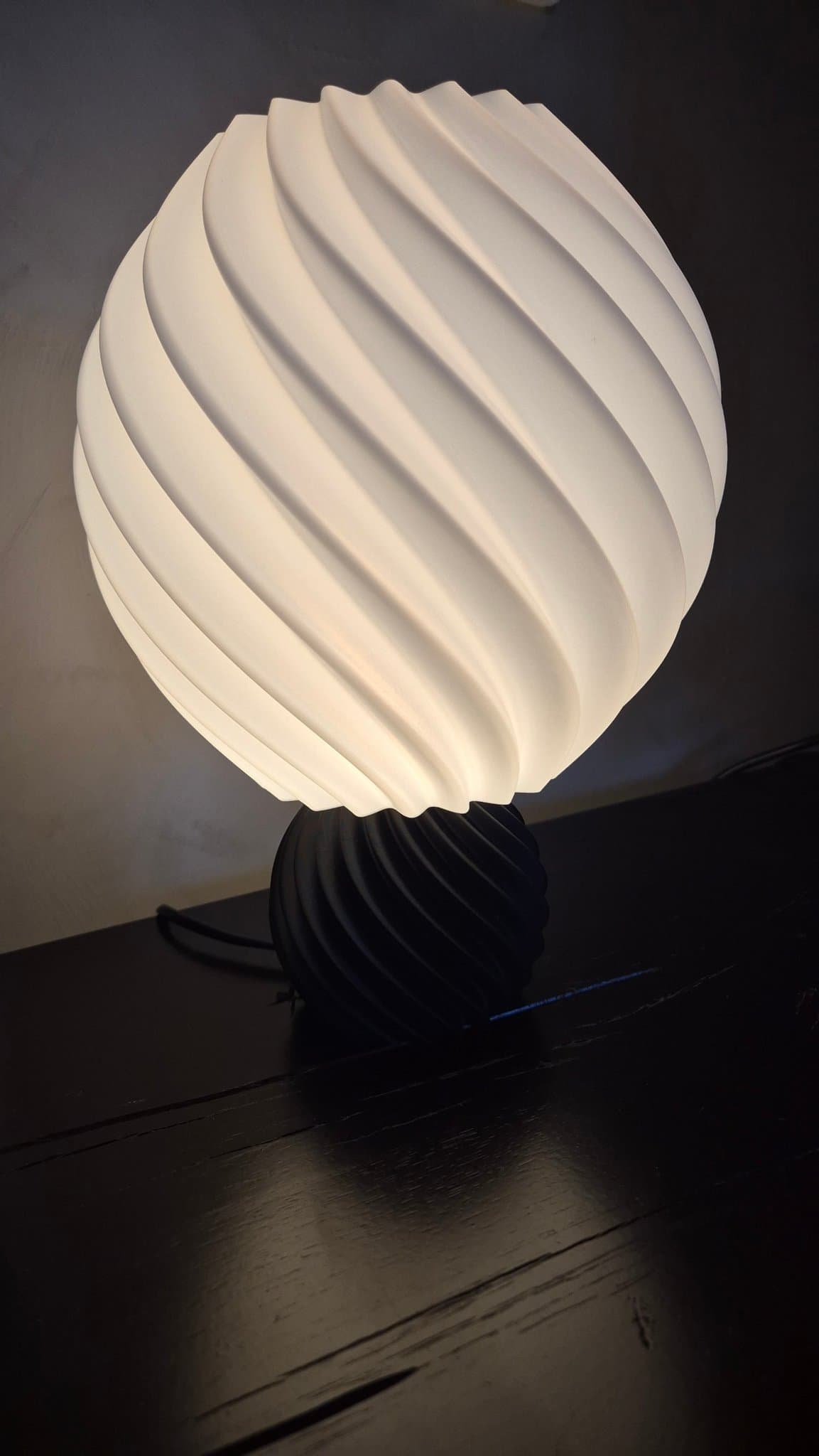 3D-printad lampa – "Spira" – komplett med sladd & E14-sockel