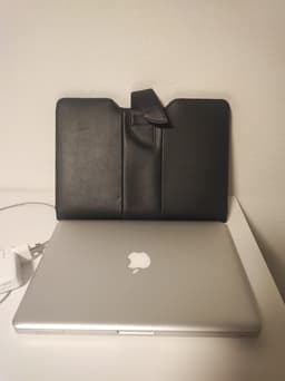 MacBook Pro – fungerar som den ska + laddare & fodral