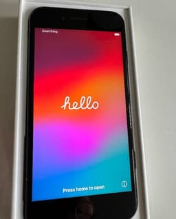 Phone SE (2022) 128 gb + lådan med originella tillbehör